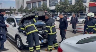 Hastane otoparkında araç yangını paniği