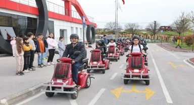 Minikler Trafik Parkı’nda kuralları eğlenerek öğrendi