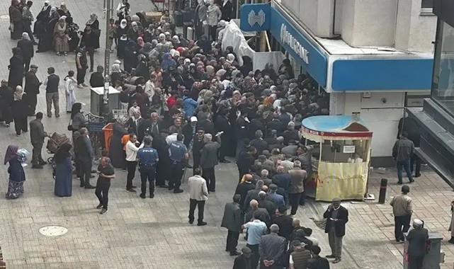 Ağrı’da Sosyal Yardım Kuyruğu Tepki Çekti