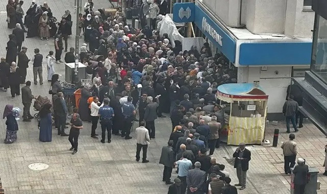 Ağrı’da Sosyal Yardım Kuyruğu Tepki Çekti