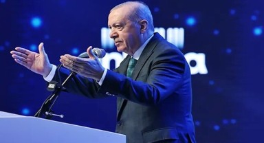 Erdoğan: “Rakiplerimiz koltuk kavgasında, biz geleceği inşa ediyoruz”