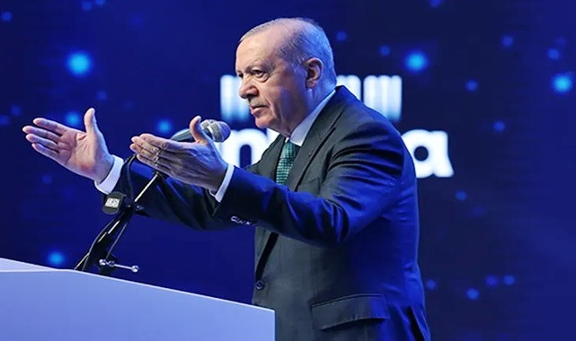 Erdoğan: “Rakiplerimiz koltuk kavgasında, biz geleceği inşa ediyoruz”