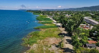 Sapanca Gölü kıyısında temizlik sonrası doğa yeniden canlandı