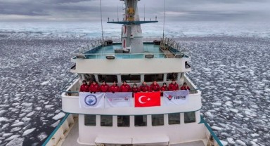 Türk bilim insanları Kuzey Kutbu’nda iklim değişikliğini inceliyor