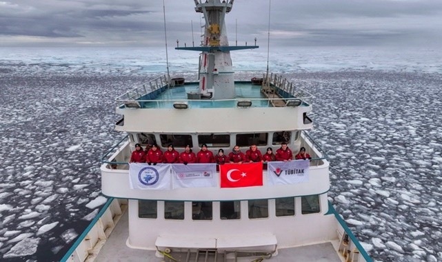 Türk bilim insanları Kuzey Kutbu’nda iklim değişikliğini inceliyor