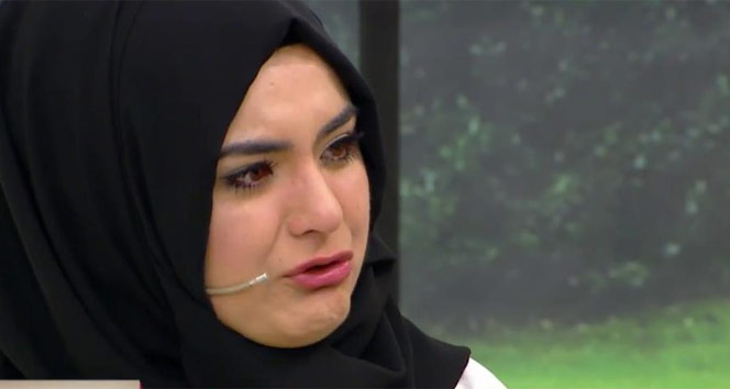 Hanife havuz başında paylaşım yaptı