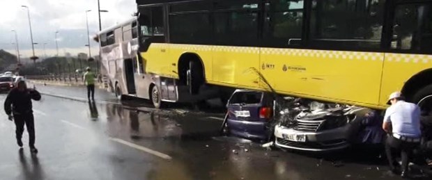 Metrobüs 4 Aracı Ezdi: 11 Yaralı