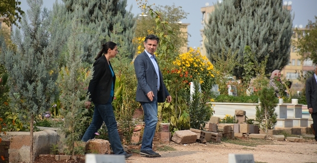 HDP’li vekiller terörist cenazesine katıldı