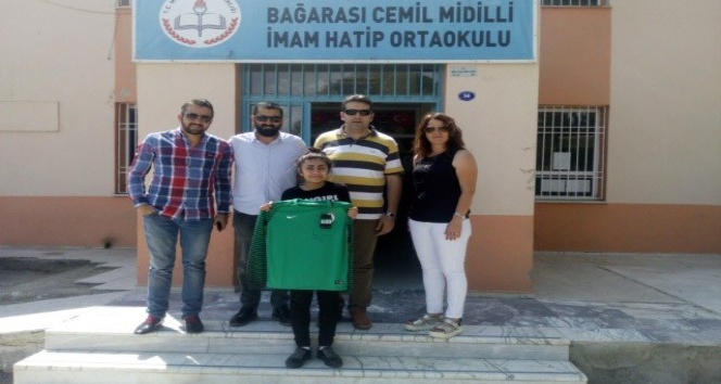 Fernando Muslera, TEOG’da Türkiye birincisi olan öğrenciyi tebrik etti