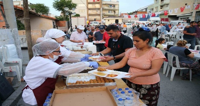 İki bin Roman iftar sofralarında bir araya geldi