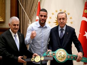 Erdoğan Suriyeli Şampiyon Boksörü Kabul Etti