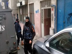 Kömürlüğe İnen Kadın El Bombası Buldu