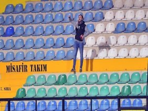 Takımını Yalnız Bırakmadı: Tribünde Bir Tek O Vardı