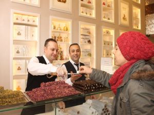 Zereşk Üzümlü Ve Gül Tomurcuklu Lokumlar