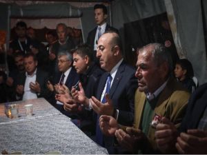Dışişleri Bakanı Çavuşoğlu’ndan Şehit Evine Ziyaret