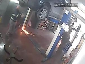 Oto Tamircisinin Yanmaktan Son Anda Kurtulduğu Anlar Kamerada