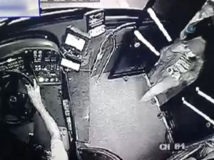 Kahraman Şoför Yolcunun Çantasını Hırsızlardan Kurtardı