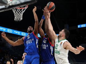 Anadolu Efes, Zalgiris Kaunas’a Yenildi