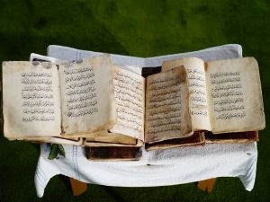 700 Yıllık El Yazması Kur’an-ı Kerim’ler Büyük İlgi Görüyor