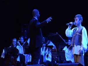 Çocuklar "Barış Abi"lerini Şarkılarıyla Andı