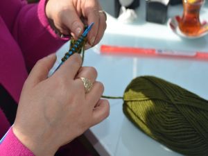 Mehmetçiğe Örgü Ören Kadınlar İplik Satışlarını Arttırdı