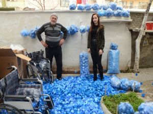 Mavi Kapak Toplayan Dede Ve Torunu Rekora Koşuyor