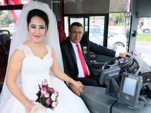 Belediye Otobüsü ’Gelin Arabası’ Oldu