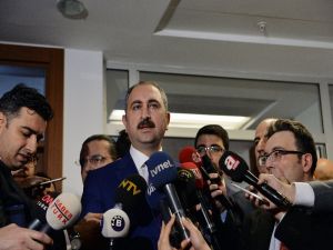 Adalet Bakanı Gül: Karar Siyasi