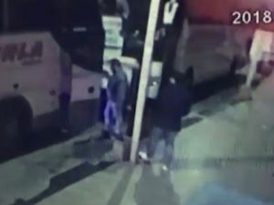 Otobüste Müşterilerin Parasını Gasp Eden Sahte Polisler Tutuklandı