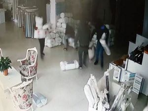 25 Bin Liralık Perdeyi Böyle Çaldılar
