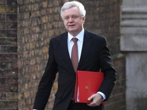 İngiliz Bakan Davis’ten Ab’ye Gözdağı