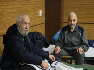 Amerika’da Okudu, 5 Dil Biliyor, Evsizlerle Kalıyor