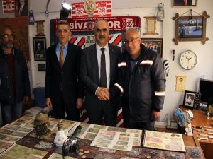 Çöpten Çıkardı, Koleksiyon Yaptı