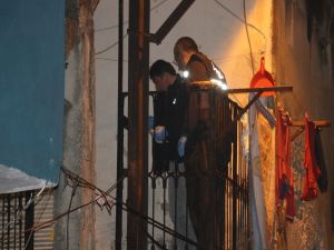 Zehir Tacirinin Evinden Polise Ateş Açıldı: 1 Polis Yaralı