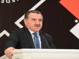 Bakan Aşkın Bak, Yıldız Kadın Kılıç Milli Takımını Tebrik Etti