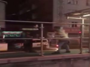Tramvay İstasyonunda Korku Dolu Anlar Kamerada