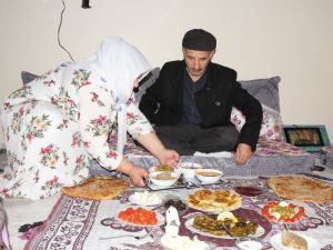 6 Ay Ömür Biçilen Eşine 8 Yıldır Gözü Gibi Bakıyor
