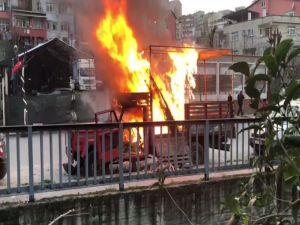 Park Halindeki Kamyonet Alev Alev Yandı