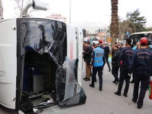 Freni Patlayan Halk Otobüsü Yan Yattı: 29 Yaralı