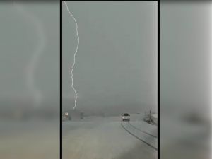 Şimşek Elektrik Direğine Böyle Düştü