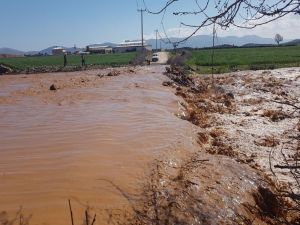 Hatay’da Yağmur Yolları Ulaşıma Kapattı