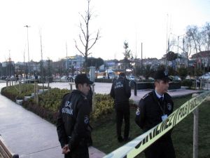 Sahilde Gezenler Gördü: Olay Yerine Polis Geldi